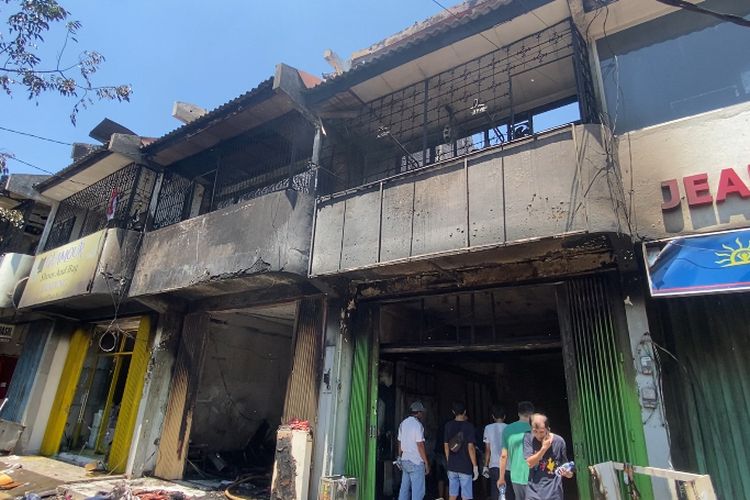 Ratusan kios terdampak kebakaran Pasar Lama Krian, Sidoarjo, Selasa (20/8/2024).