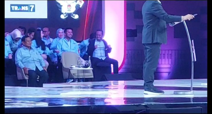 Aksi Menteri Investasi saat Debat Cawapres, Setia Bisiki Gibran hingga Jingkrak-jingkrak