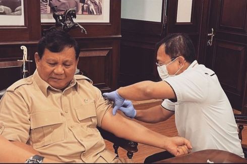 Prabowo Disuntik Booster Vaksin Nusantara oleh Terawan
