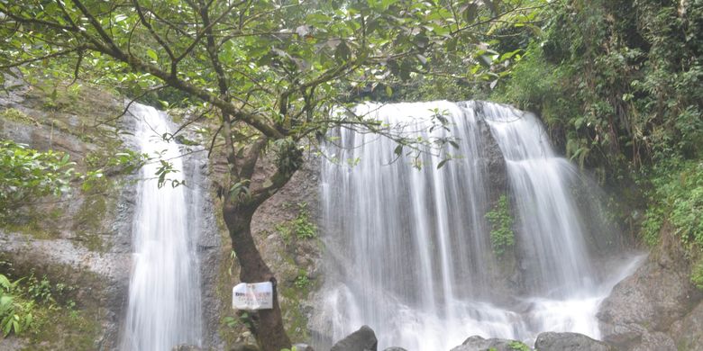 Mengunjungi Curug Gorobog Permata Tersembunyi Di Sumedang Halaman All Kompas Com