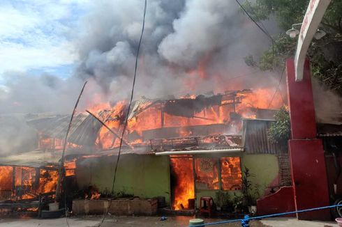Kebakaran di Samping Polsek Makassar, Petugas Damkar Kena Pukul