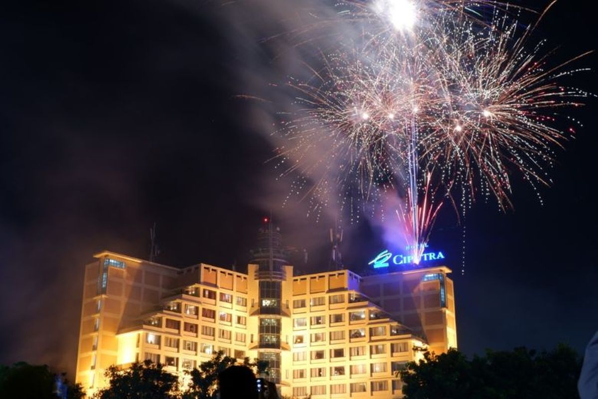 Melalui Pesta Velvet Mask Gala New Year Dinner pengunjung dapat menikmati pertunjukan kembang api yang memukau. 