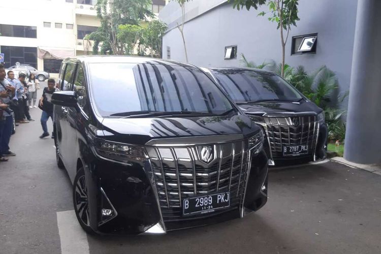 2 kendaraan Toyota Alphard disita dari Keluarga Cendana dalam penyidikan kasus investasi MeMiles, Rabu (22/1/2020).