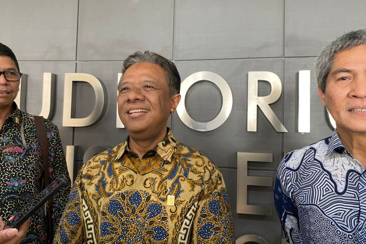 Direktur Legal dan Manajemen Human Capital PT PLN, Yusuf Didi Setiarto, menjelaskan terkait RUU Ketenagalistrikan. 
