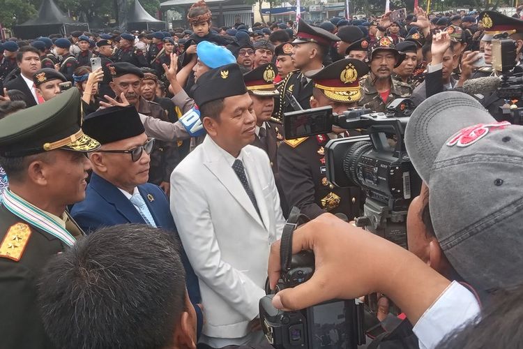 Gubernur Jabar Dedi Mulyadi dan Kapolda Jabar Irjen Rudi Setiawan melakukan konferensi pers saat ultah hari Bhayangkara di Mapolda Jabar.