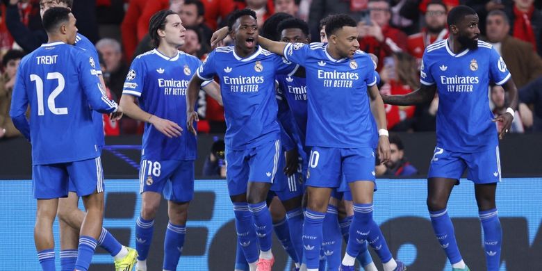 Penyerang Real Madrid Vinicius Junior merayakan gol pertama timnya pada laga leg pertama babak play-off knockout Liga Champions UEFA antara SL Benfica dan Real Madrid CF di Estadio da Luz di Lisbon pada 17 Februari 2026.