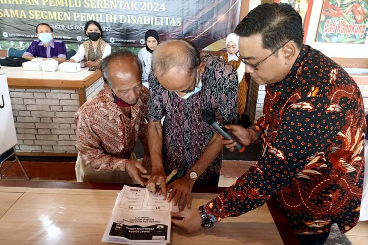 Partisipasi Pemilih Disabilitas Rendah, KPU Kota Blitar Gencar Sosialisasi  Halaman all - Kompas.com