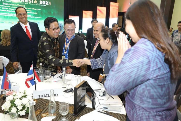 Menteri Desa, Pembangunan Daerah Tertinggal dan Transmigrasi (Mendes PDTT) Abdul Halim Iskandar membuka Senior Official Meeting on Rural Development and Poverty Eradication (SOMRDPE) Indonesia 2023 di Sheraton Mustika Hotel Yogyakarta, Selasa (25/7/2023) 