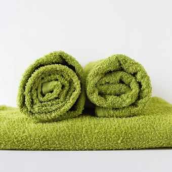 Ilustrasi handuk warna hijau muda atau hijau limau.