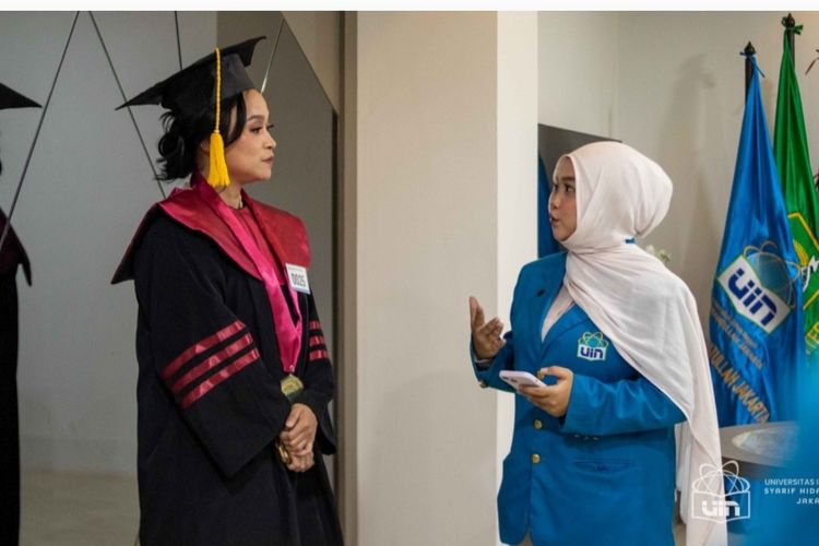 Kisah Ivon, Mahasiswa Non-Muslim yang Berhasil Lulus S3 di UIN Jakarta