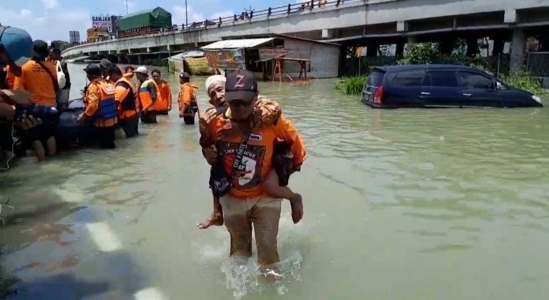 BPBD Fokus Evakuasi Warga Demak yang Terisolasi Akibat Banjir