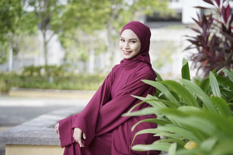 Ilustrasi hijab dengan warna mencerahkan.