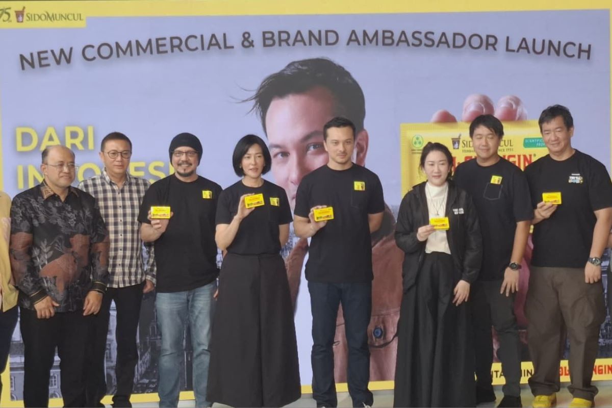 Menuju Usia Ke-75, Sido Muncul Gandeng Nicholas Saputra untuk Iklan Terbaru Tolak Angin