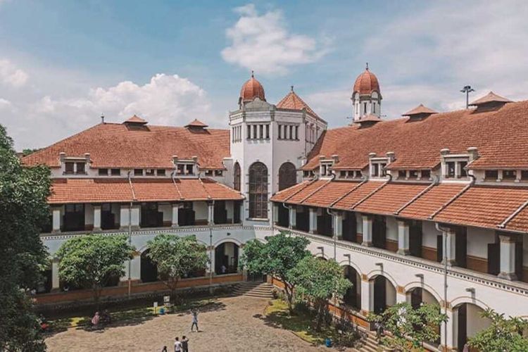 Benarkah Lawang Sewu memiliki 1000 pintu?
