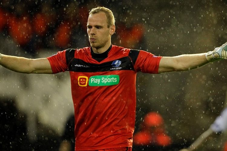 Penjaga gawang Gent, Matz Sels, bereaksi dalam pertandingan penyisihan Grup H Liga Champions melawan Valencia di Stadion Mestalla, Valencia, 20 Oktober 20.