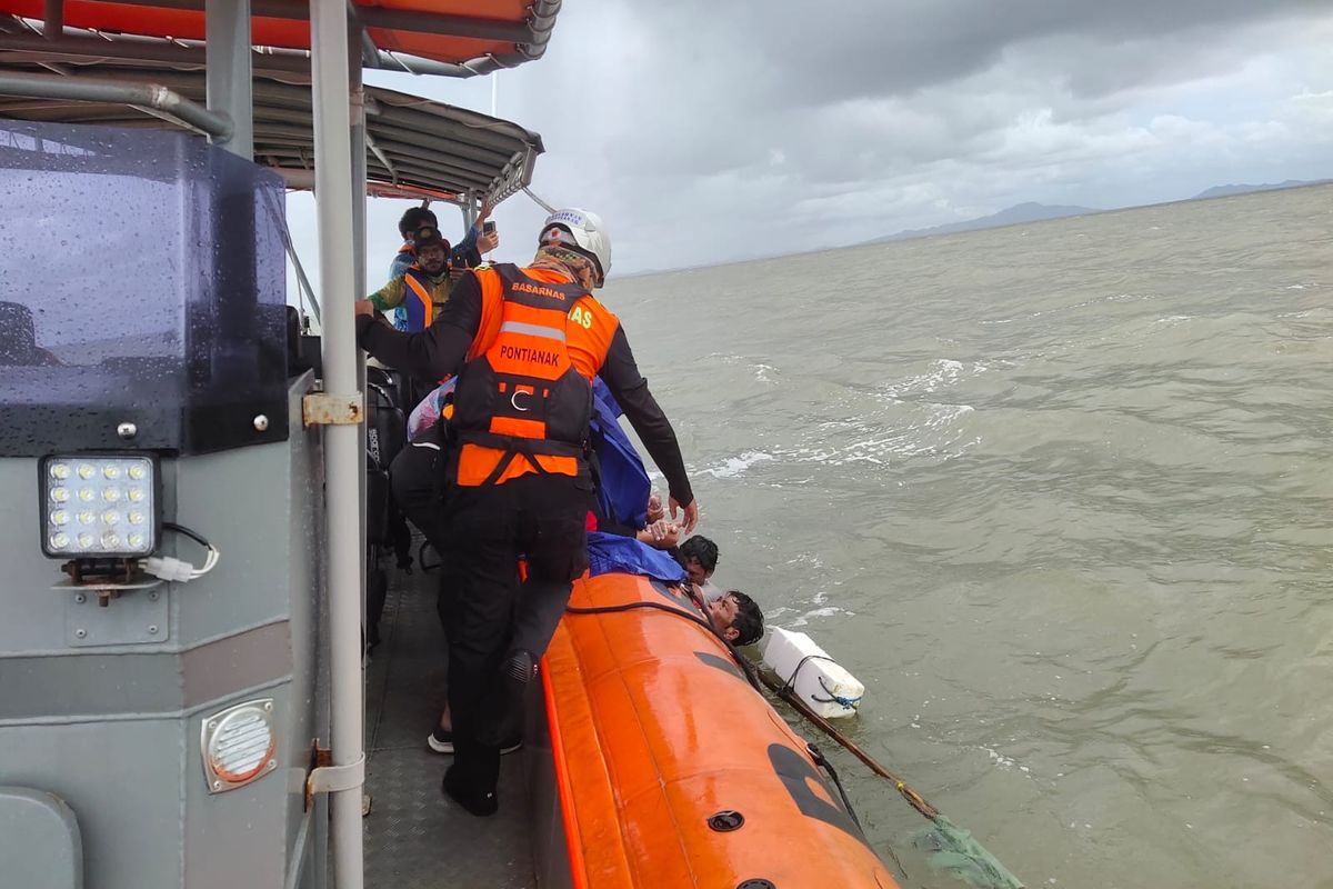 Perahu Karam, 2 Nelayan Rajungan Mengapung di Laut Ketapang, 1 Orang Hilang 