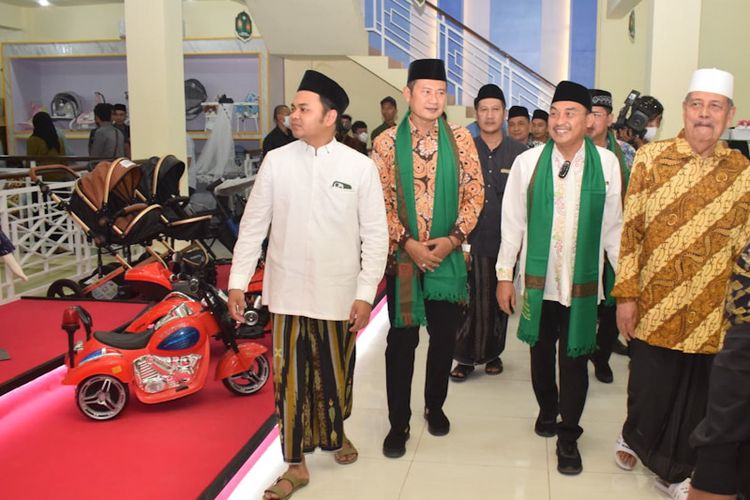 Peresmian Toserba milik Pondok Pesantren (Ponpes) Sunan Drajat yang turut dihadiri oleh Bupati Lamongan, Yuhronur Efendi, Senin (18/4/2022).