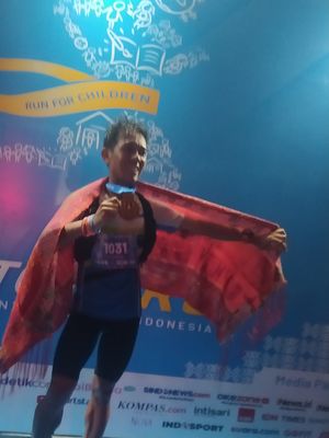 Pelari ultramarathon 150 kilometer Run To Care 2022 tiba di garis finish kompleks SOS Children's Villages Indonesia di Medan, Provinsi Sumatra Utara pada Sabtu (30/7/2022) malam.

Hendra Siswanto yang mengenakan nomor urut 1031 mencatatkan waktu 19 jam, 41 menit, dan 43 detik. 