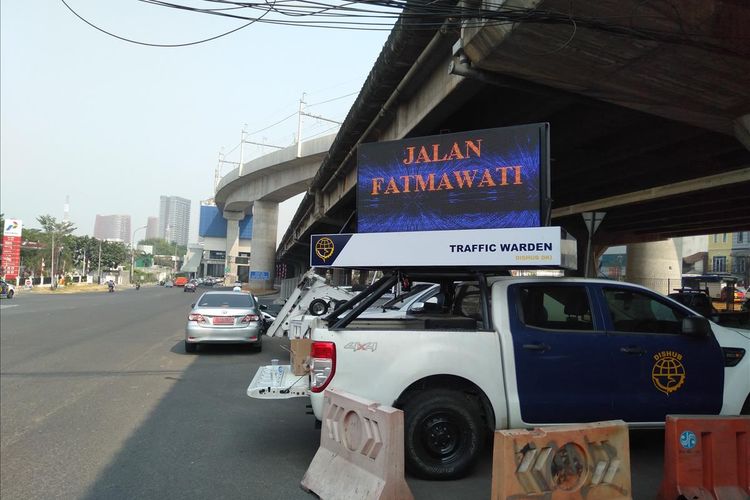 Dishub Sosialisasi Ganjil Genap di kawasan Fatmawati, Jakarta Selatan, Senin (12/8/2019)