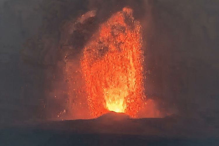 Erupsi Menerus Anak Krakatau, PVMBG Tegaskan Belum Ada Potensi Runtuhan Besar Pemicu Tsunami