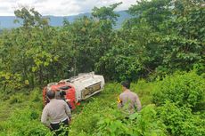 Truk Tangki Pertamax Masuk Jurang di Jalan Geopark Sukabumi