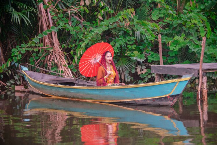 Tak Bisa Berenang, Aulia Sarah Dituntut Naik Perahu Jukung di Film Pirunduk