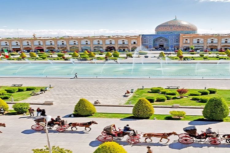 Isfahan Square (Shutterstock)