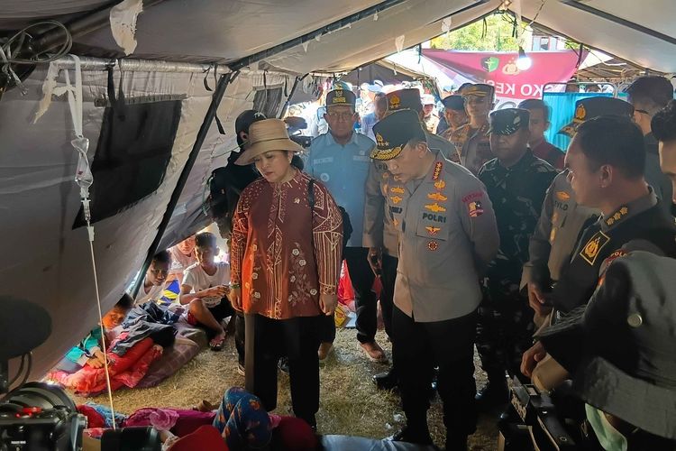 Kunjungi Pengungsi Gempa di Manggarai, Kapolri dan Titiek Soeharto Cek Kebutuhan Korban