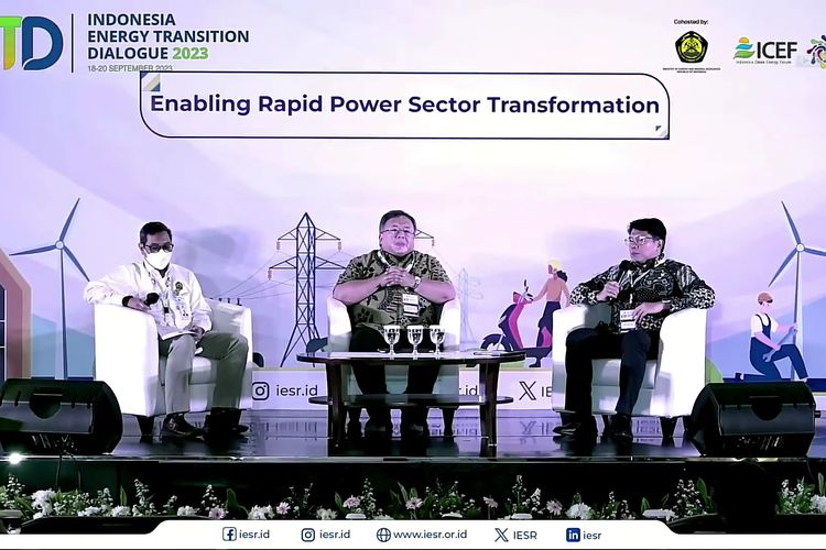 Tangkapan layar diskusi dalam Indonesia Energy Transition Dialogue 2023 yang digelar IESR dan Indonesia Clean Energy Forum (ICEF) yang bekerja sama dengan Kementerian Energi dan Sumber Daya Mineral (ESDM) di Jakarta, Senin (18/9/2023).