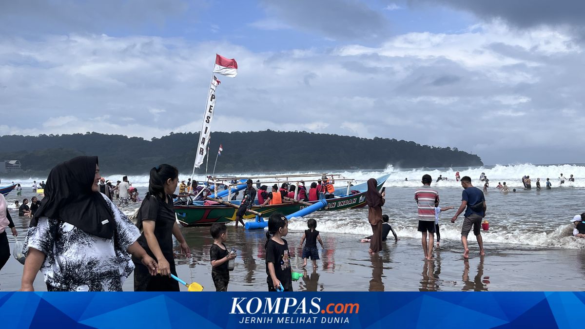 Bus dan Mobil Luar Kota Padati Jalur Ciamis-Pangandaran, Wisatawan Serbu Pantai Saat Libur Sekolah