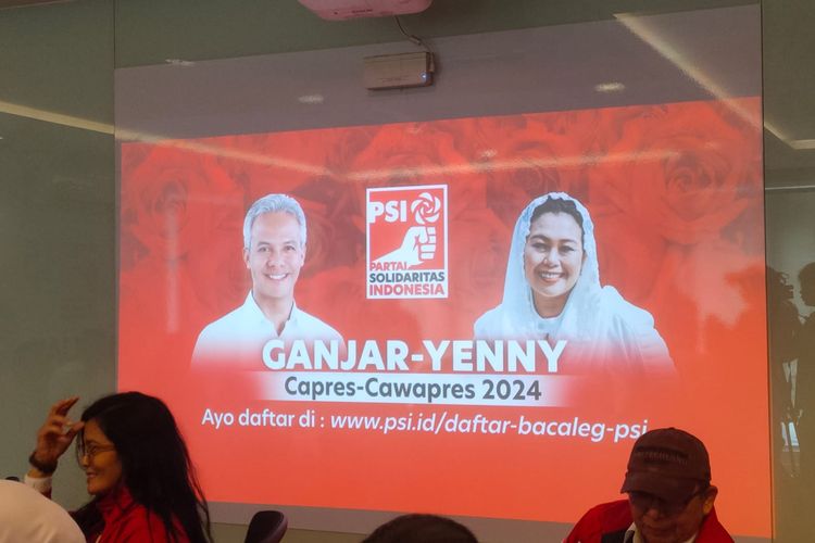 Gambar digital Gubernur Jawa Tengah Ganjar Pranowo dan aktivis Nahdlatul Ulama Yenny Wahid dituliskan sebagai calon presiden (capres) dan calon wakil presiden (cawapres) 2024, terlihat di Kantor DPP PSI, Jakarta, Jumat (3/3/2023).