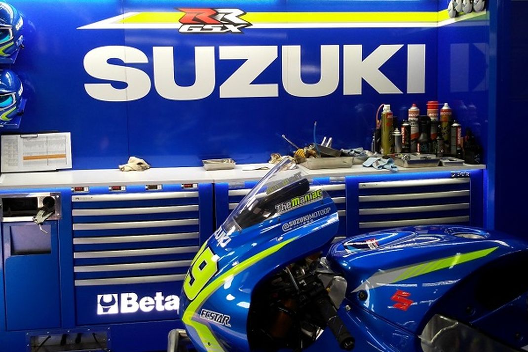 Paddock MotoGP Suzuki Esctar