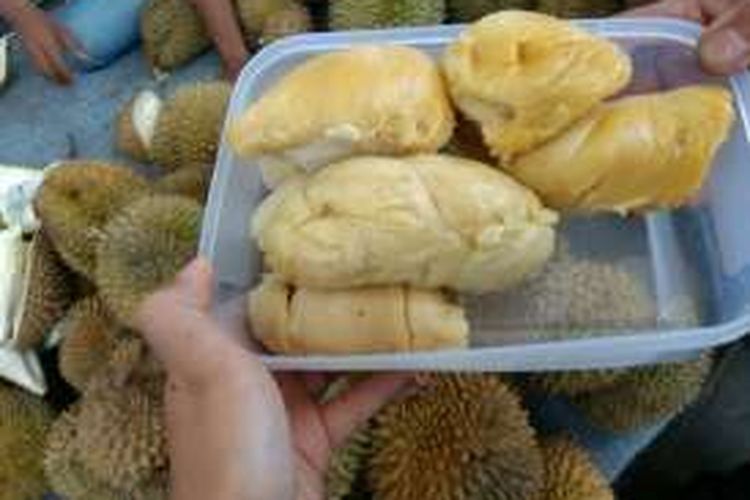 Daging durian sidikalang bewarna kuning keemasan