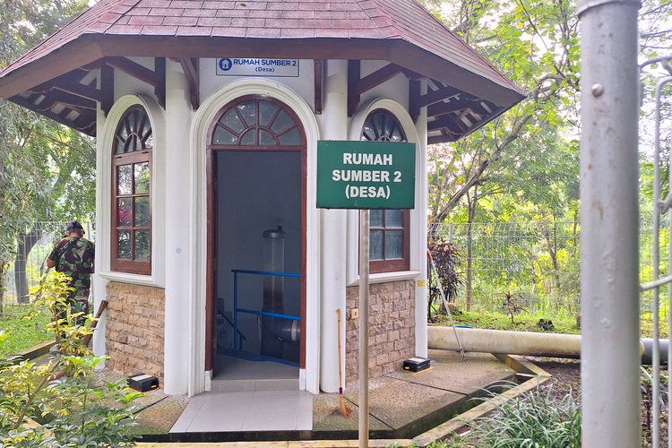 Rumah Sumber 2 (Desa) milik AQUA Klaten difungsikan untuk menyediakan akses air bersih bagi warga di lima desa sekitar sebagai bagian dari program sosial perusahaan.