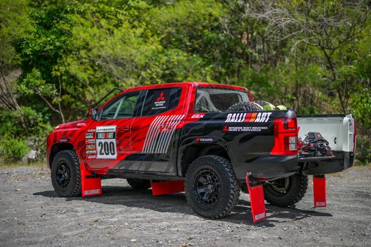 Tim Mitsubishi Ralliart dengan All-New Triton yang akan berkompetisi pada Asia Cross Country Rally (AXCR) 2023

