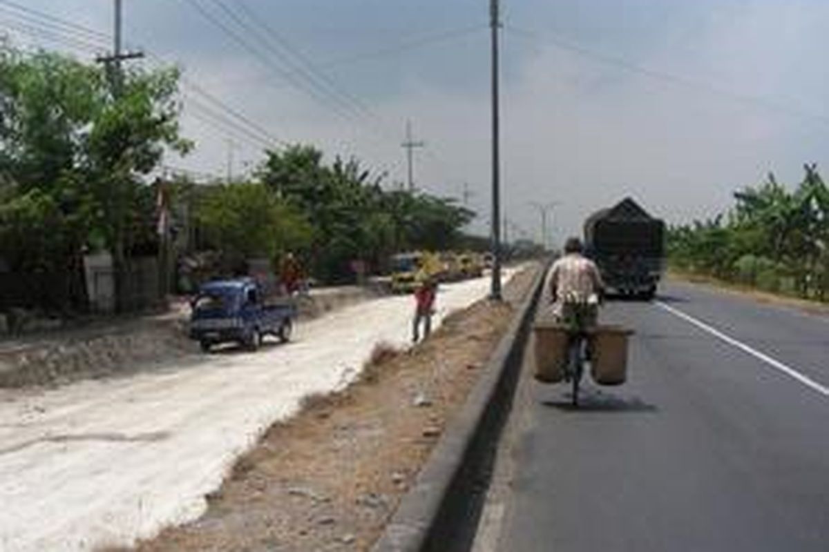 Untuk mempersiapkan arus mudik lebaran, sejumlah ruas jalan di jalur pantura mulai diperbaiki.