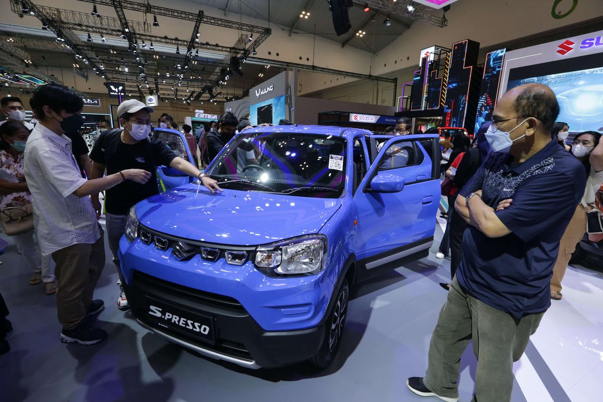 Suzuki S-Presso dipamerkan di ajang Gaikindo Indonesia International Auto Show (GIIAS) 2022 di ICE BSD, Tangerang, Jumat (12/8/2022). S-Presso dibanderol Rp 155 juta untuk transmisi manual dan Rp 164 juta untuk AGS.