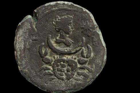 Pendeteksi Logam Temukan Harta Karun Berusia 1.600 Tahun dan Sebuah Situs Romawi