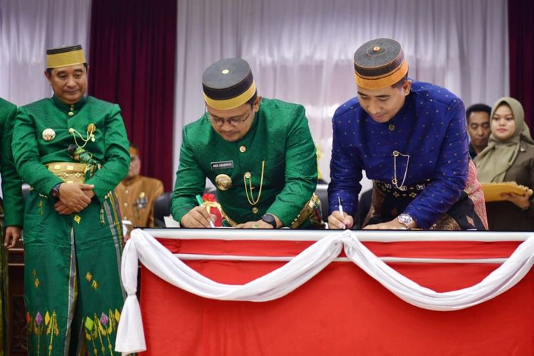 Pj Gubernur Sulsel sampaikan program budidaya pisang cavendish dalam Rapat Paripurna DPRD Bantaeng, Kamis (7/12/2023).