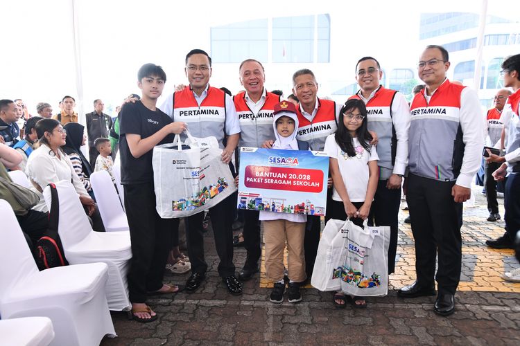 Jelang Tahun Ajaran Baru, Pertamina Salurkan Ribuan Paket Seragam Sekolah