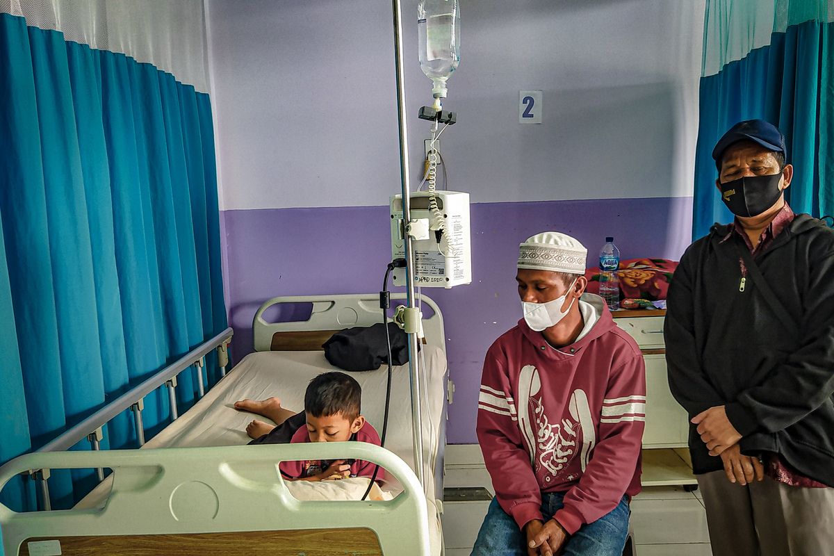 Bubun (50), warga Desa Cilangari, Kecamatan Gununghalu, Kabupaten Bandung Barat (KBB), Jawa Barat kepala keluarga yang 5 anggotanya keracunan makanan.