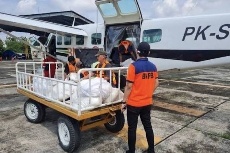 Pemkot Semarang mengerahkan 27 pompa penyedot air hingga koordinasi dengan Badan Nasional Penanggulangan Bencana (BNPB) untuk menangani banjir yang melanda sejumlah wilayah Kota Semarang akibat hujan berintensitas tinggi sejak Rabu (22/10/2025) malam.