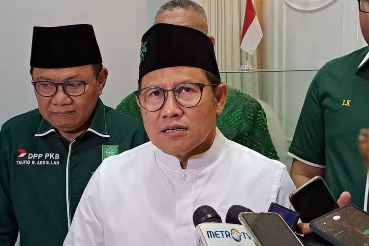 Ketua Umum Partai Kebangkitan Bangsa (PKB) Muhaimin Iskandar memberikan keterangan pers di Kantor DPP PKB, Jakarta, Minggu (5/2/2023).