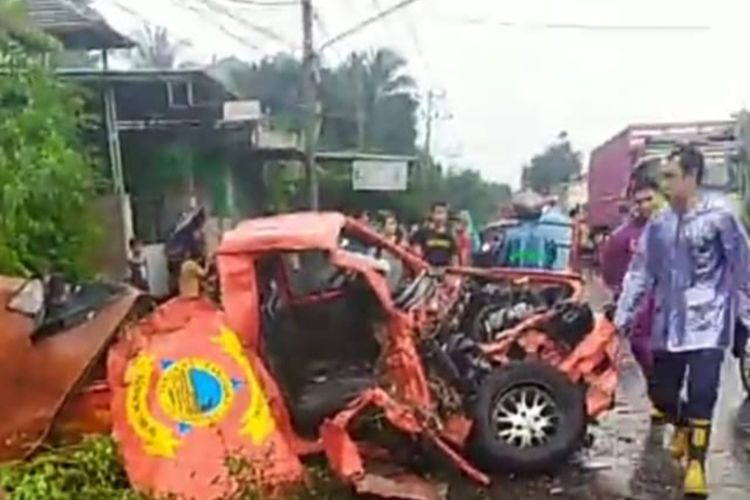 Kondisi mobil BPBD Lombok Timur setelah mengalami tabrakan