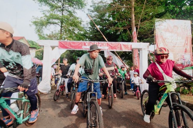 Dompet Dhuafa gelar Merdeka Fun Charity sebagai representasi 5 unsur pilar program Dompet Dhuafa yang dikemas dalam setiap aktivitas acara diantaranya program Kesehatan, Pendidikan, Ekonomi, Sosial, serta Dakwah dan Budaya di Zona Madina, Parung, Bogor, Jawa Barat, Minggu (25/8/2024). Harapannya dapat menjadi jembatan yang mengenalkan program Dompet Dhuafa serta terciptanya interaksi dan kolaboraksi dengan seluruh lapisan masyarakat khususnya di sekitar Kawasan Zona Madina.
