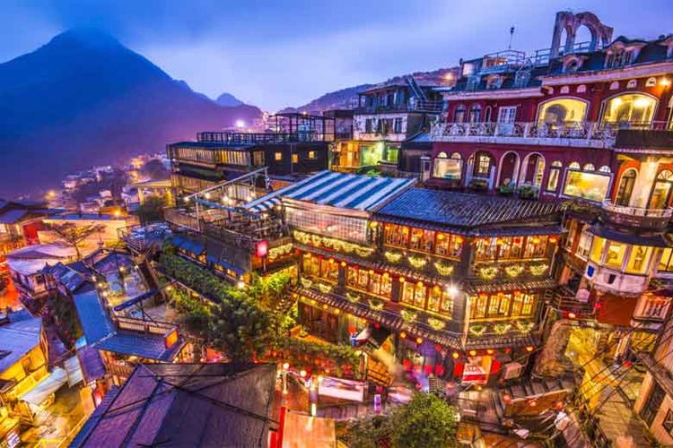 Pemandangan malam Desa Jiufen. 