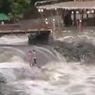 Viral Video 2 Orang Terjebak Banjir Bandang di Curug Bayan Banyumas, Ini Penjelasan Polisi