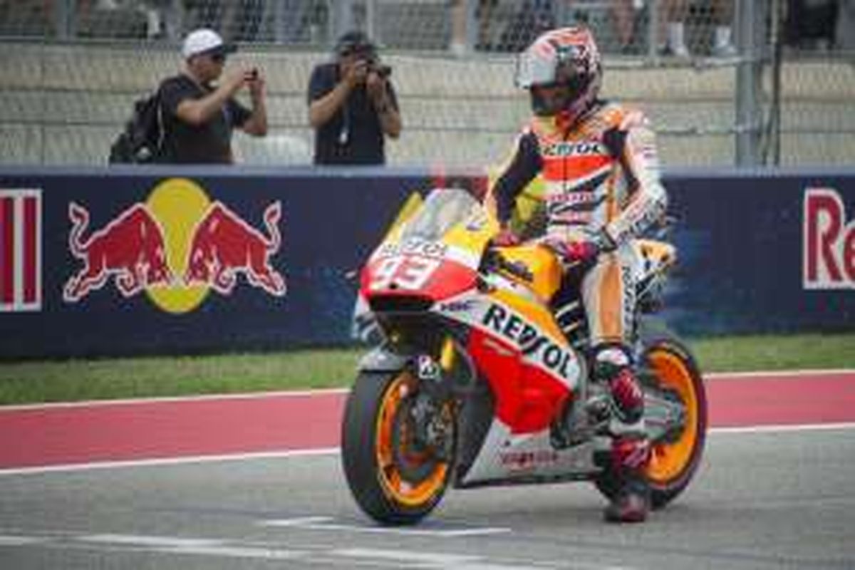 Pebalap Repsol Honda asal Spanyol, Marc Marquez, bersiap melakukan start di grid Circuit of The Americas, Austin, pada balapan GP Americas, Minggu (13/4/2016).