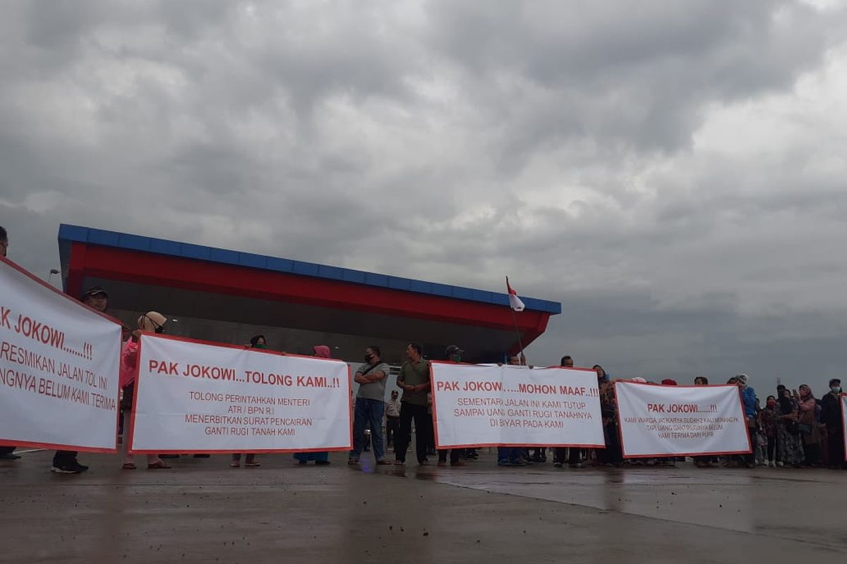 Warga Jatikarya protes uang pembebasan lahan Tol Cimaci, Kamis (13/8/2020).