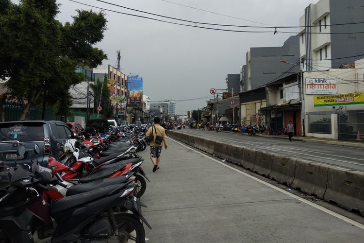 Jalan Jatinegara Barat masih ditutup, Selasa (6/2/2018)